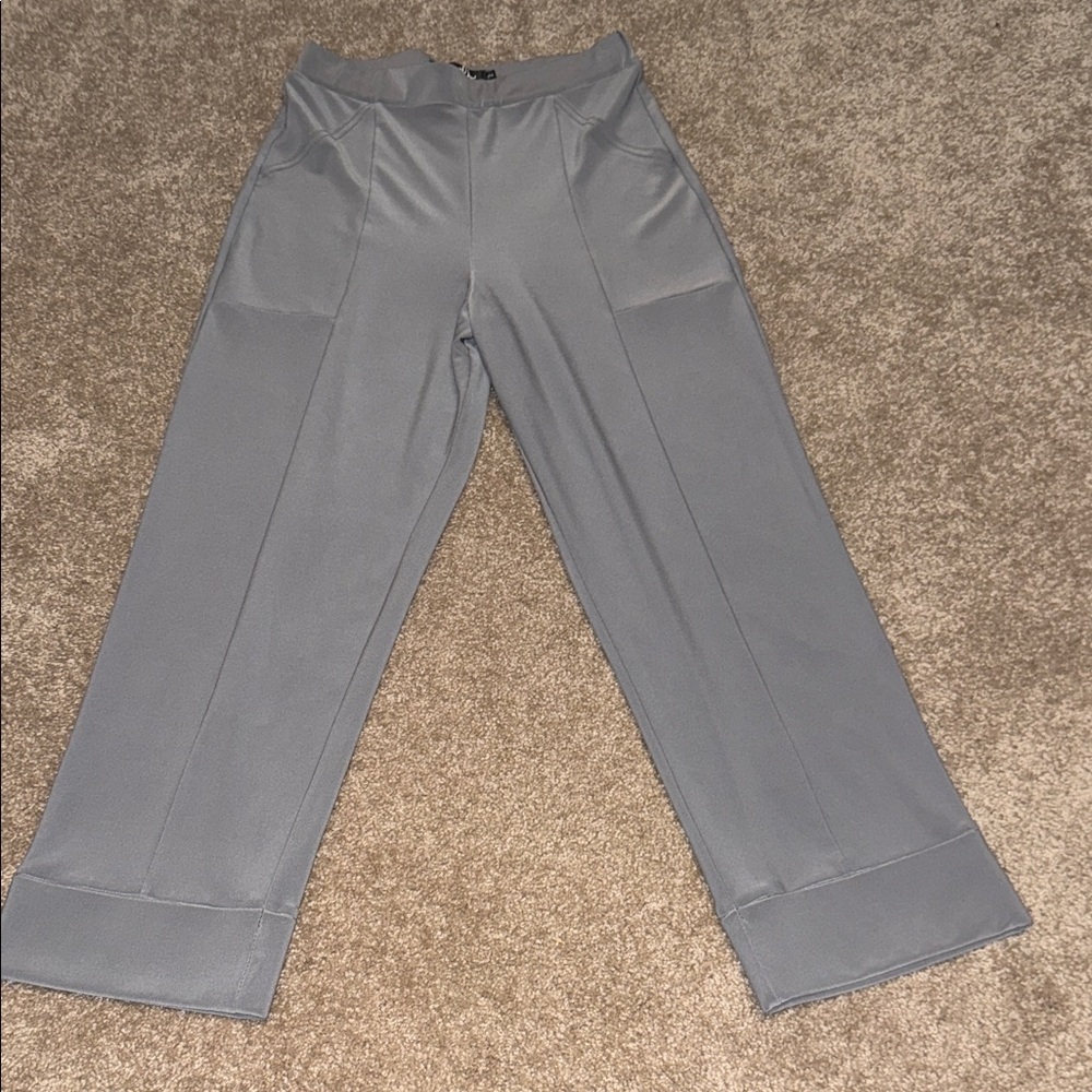 Sympli Gray Ankle Cropped Pants - size 2. B9